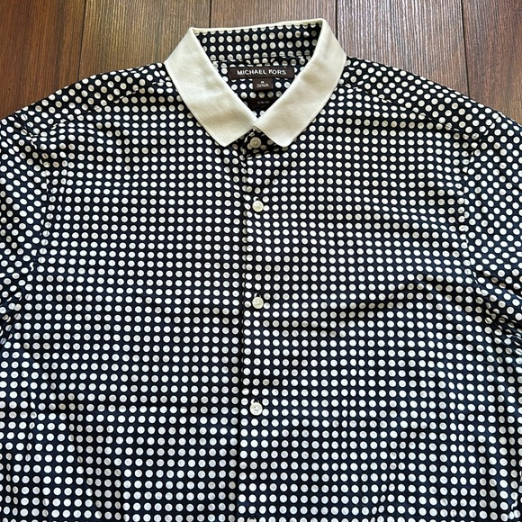 👕👕NWOT Michael Kors Short Sleeved Button Down Shirt👕👕 - Picture 3 of 7
